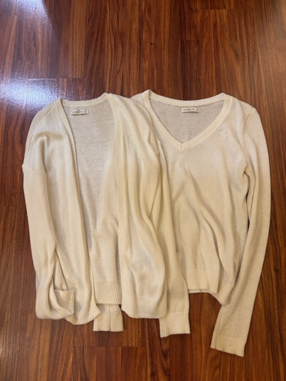 Abercrombie & Fitch Lot of 2 Open-Front Cardigan and V Neck Sweaters Size M